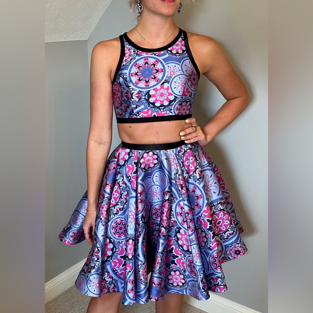 One of a Kind! 🩷💜 Mac Duggal Custom Two Piece Cocktail Dress